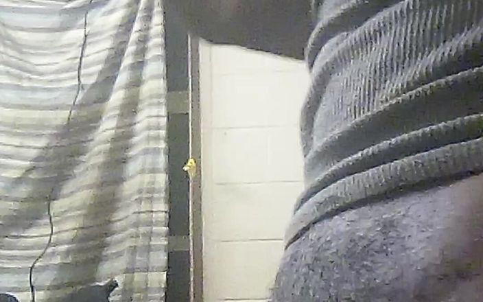 SweetDWillie456: Une salope flasque à fond noir avec une grosse bite noire énorme...
