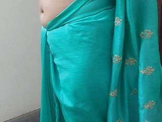 Ranibhabhichudai: Une belle mariée mature en sari de Banarasi s&#039;amuse beaucoup...
