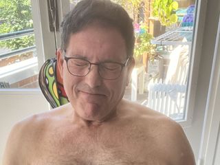 TJenner: Verbal masturbazione nuda, sborra in mia mano, davanti alle finestre...