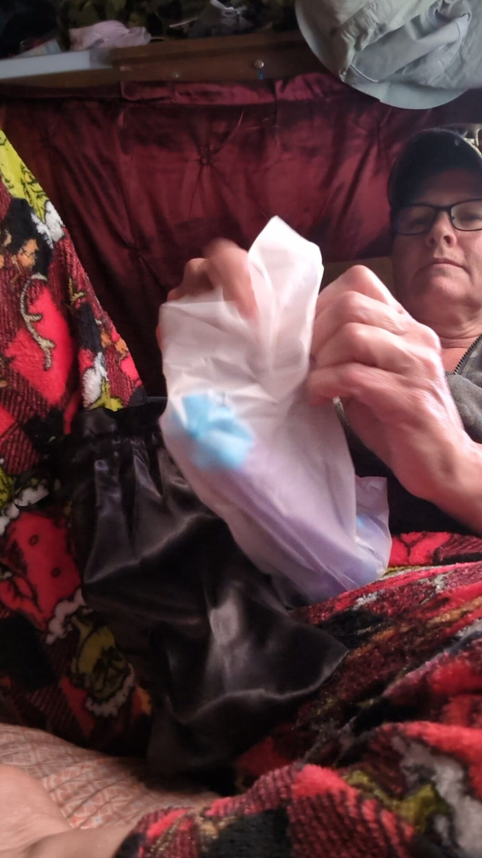 Jamponie Sexy Hot Milf: Dua Hadiah untuk Unbox