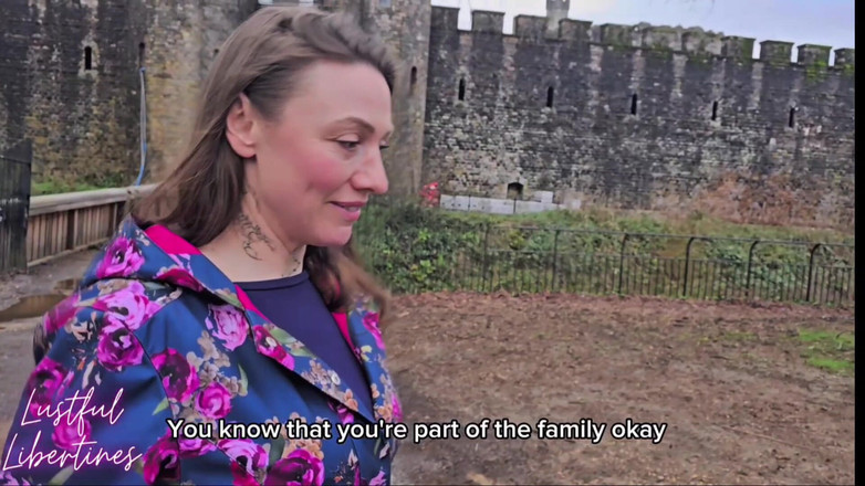 Lustful Libertines: Ibu tiri Kawan Baik Melayan Saya Seperti Saya Keluarga