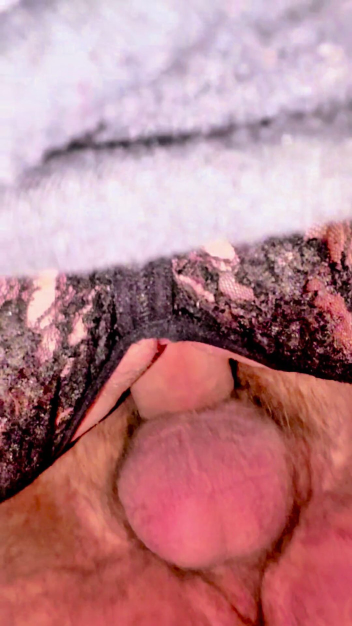 Chester Van Name: Ateşli kızıl saçlı evli kadın ayakla sakso çekiyor ve sonra kremalı...