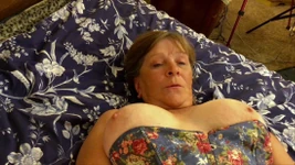 奶奶大自然妈妈的吮吸，棒和鸡巴射精中出