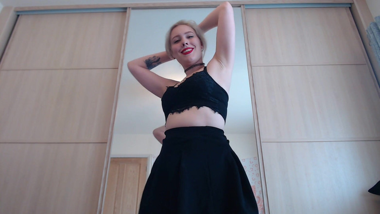 Ripley sweet studio: 巨人女が体で彼女の上に座る