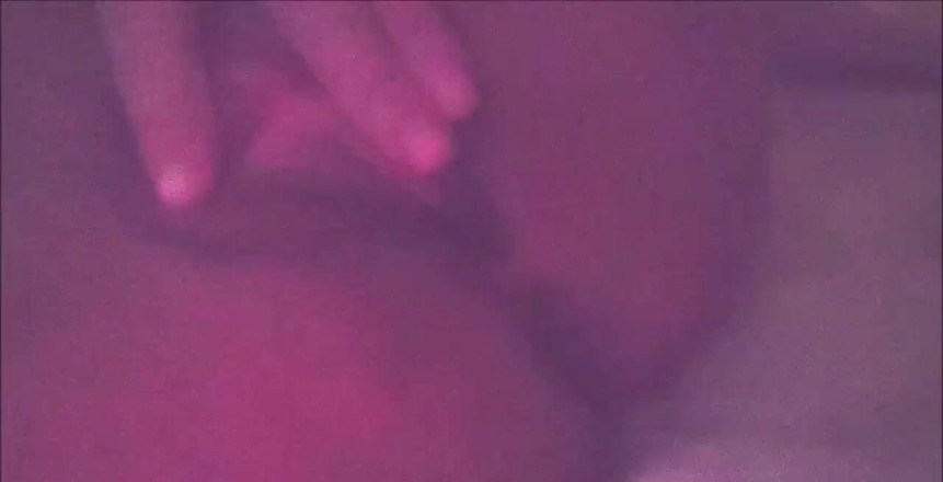 Natalie K: Ułożona tu palcami nago pod kołdrą, spuszczam się z myślą...