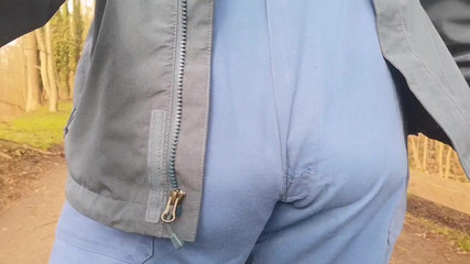 Monster_Meat_: Riskantní honění při chůzi ve veřejném parku