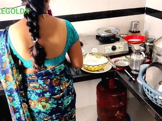 Couple gold xx: Küchen-sex: stiefmutter sitzt, um essen zu essen, bis wir gehen