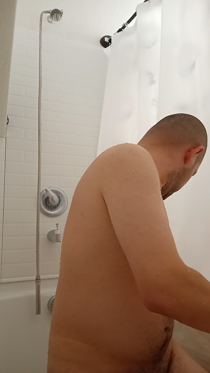 Brandon Lee: Vodní sporty, sprcha a růžové kundičky