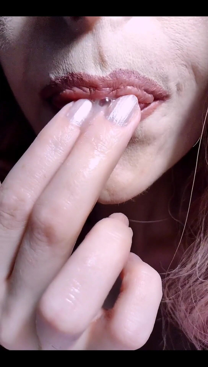 SweetApricott:  Język, usta i ślina