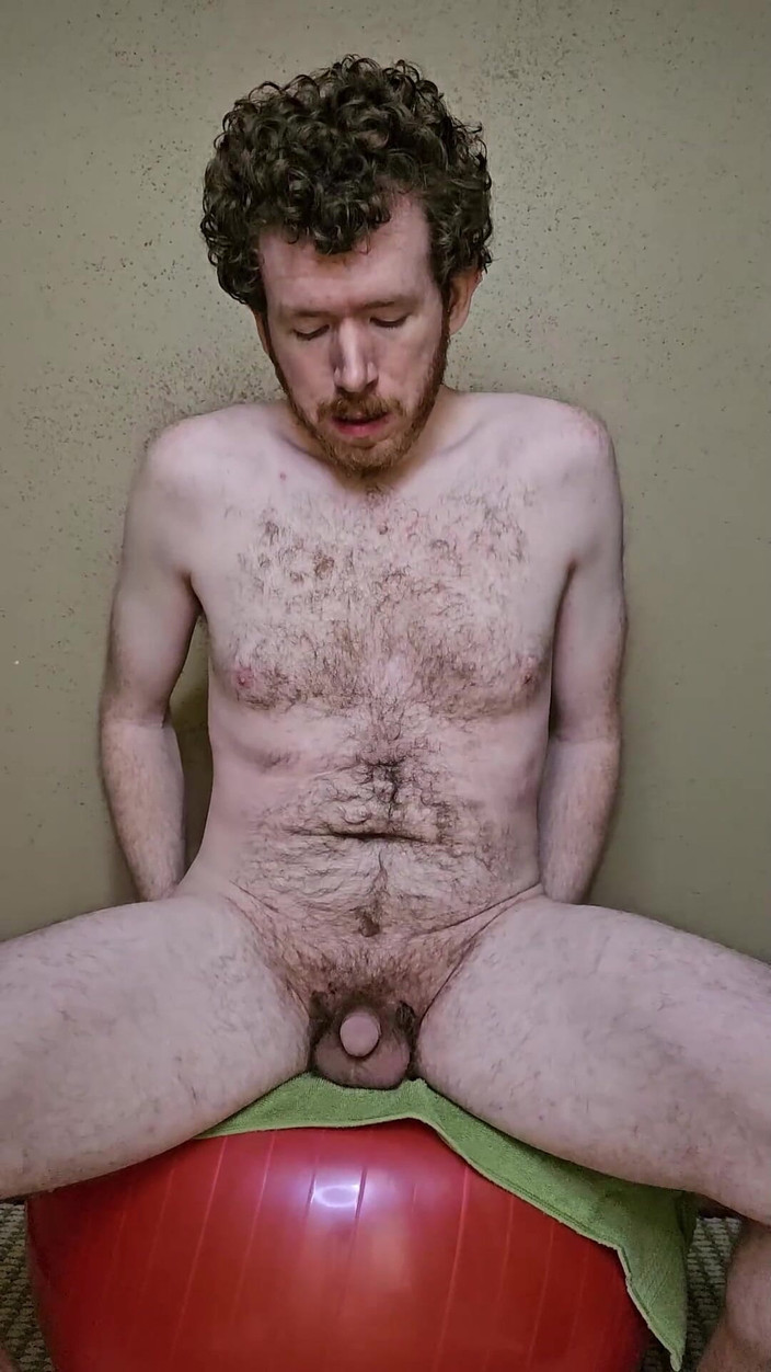 creamyMoonPole: Studsar på min boll naken floppar min kuk runt