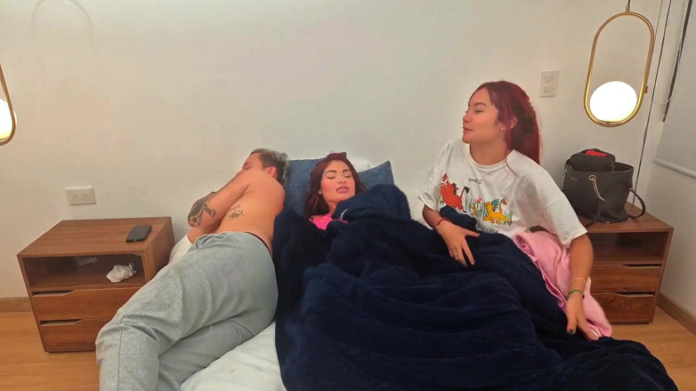 Aaroon Mush: 我继嫂的阴户比我女朋友的阴户更紧，我们差点被抓到