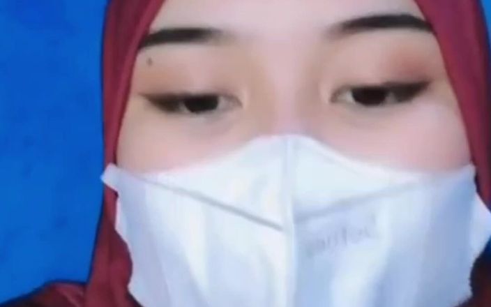 Jilbab69: Cachonda cuando el marido se va al trabajo