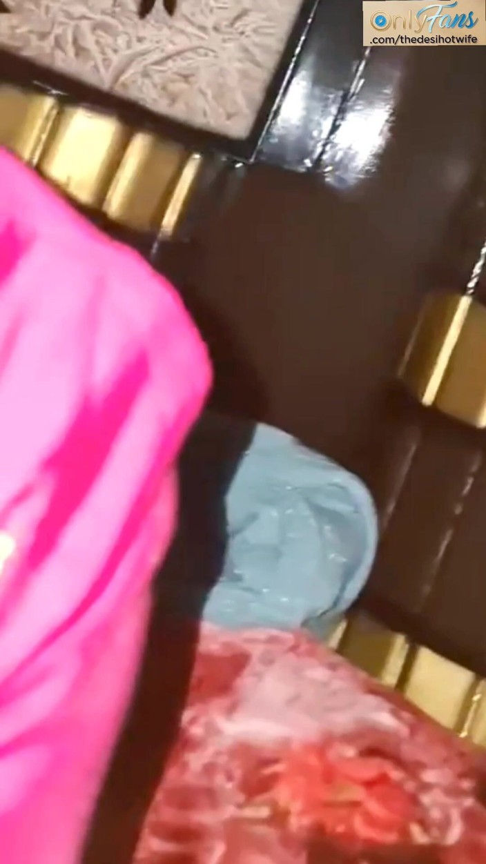 TheaDesiHotwife: Verehre die füße der göttin