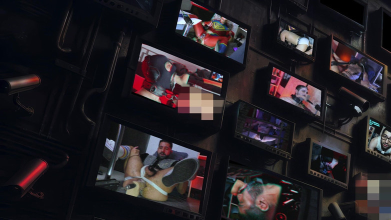 Ricky Cage: Controlestation voor kloondrone 06