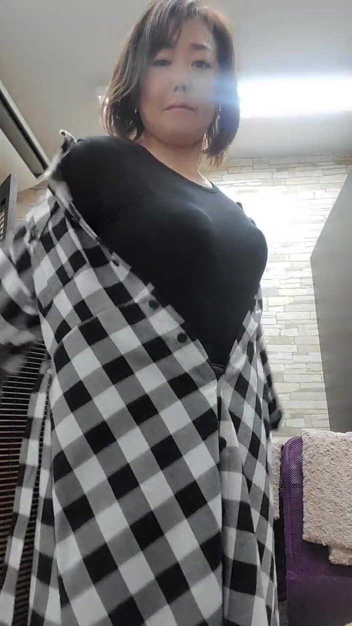 Mayumi Kanzaki: 拍照等候室