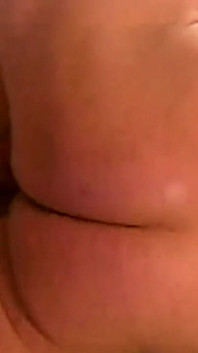 Geile onverzadigbare brunette milf neemt twee pikken hard en diep