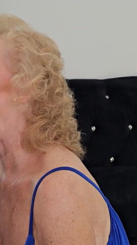 Saya VS. GILF panas 77 tahun Desiree Eden