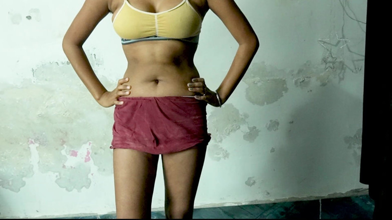 Neha Gupta: Hermanastro follado mientras se cambia de ropa