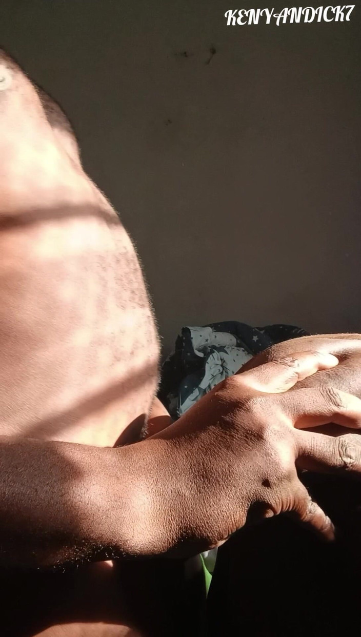 Kenyan Dick7: 我的隔壁新邻居喜欢坚硬的黑人鸡巴插入她的阴户
