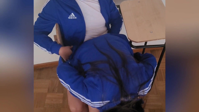 Astrid Cute: 수줍은 소녀들은 가장 큰 창녀야! 교실에서 섹스하기만을 위해 숨깁니다!