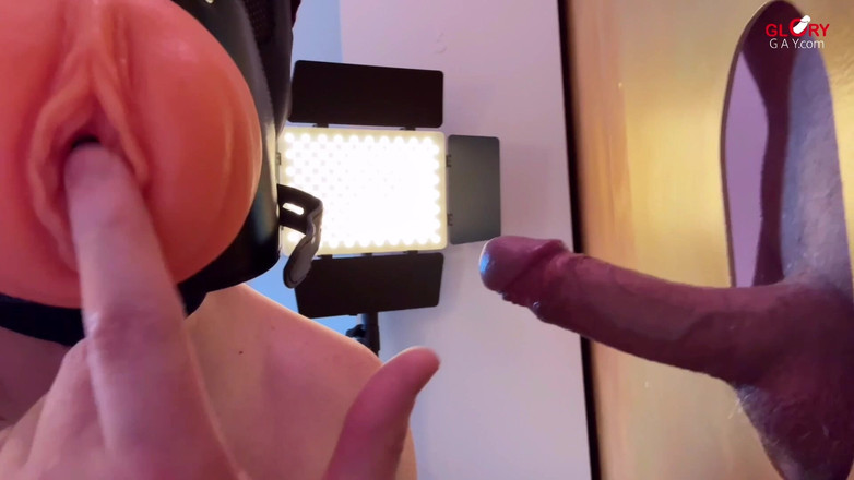 GLORYHOLEGAYS: Hetero taranuje swoją żonę w gloryhole - ale kto tak naprawdę za...