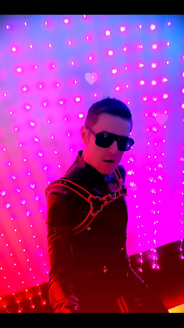 Roman Heart: Vide Clip Outtake for My New Reellatexrubberblackstyle