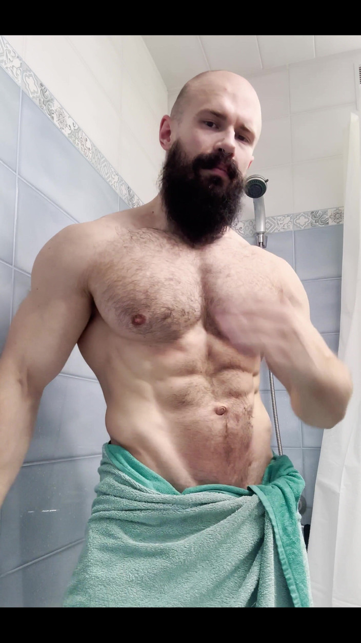 Mister Stone: Saya sangat panas bahawa walaupun mandi menjadi basah