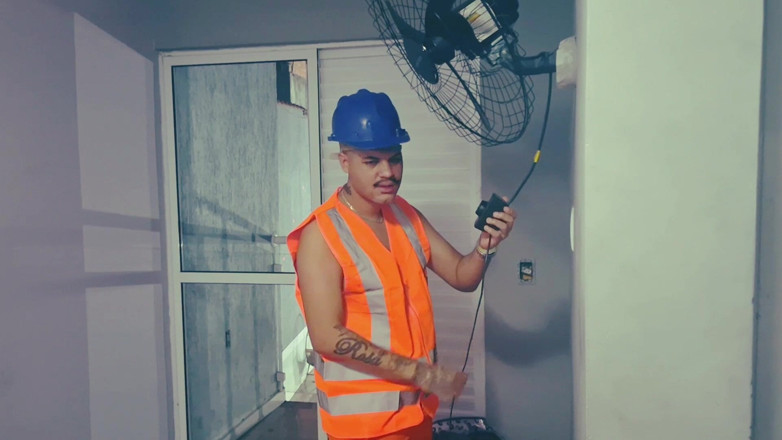 Raquel Cardoso Da Rosa: I Electrician at the Cabaret with a Job