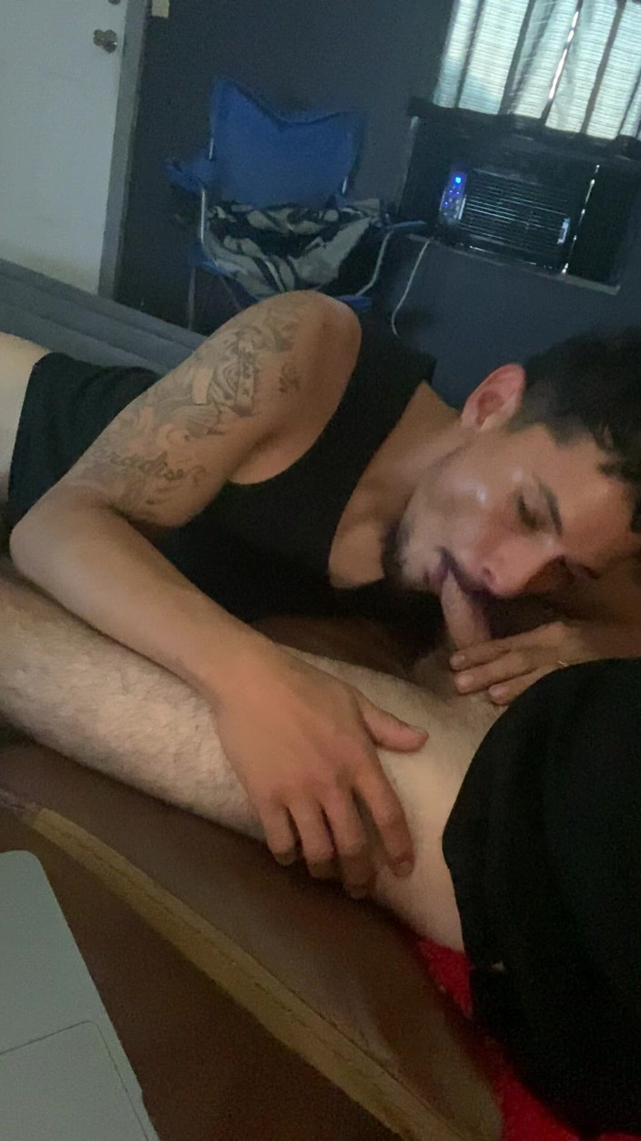 Texas-Toxicos: Menonton lucah dan dickstracted dengan mudah. Menghisap batang adalah perkara...