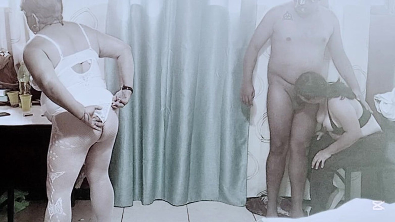 Sofixxx: Nenek masturbasi sambil melihat saudara tiri saya mengisap penis saya