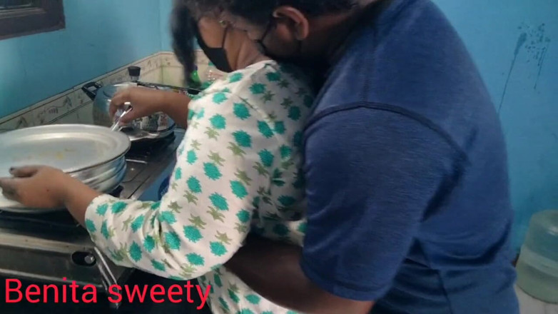 Benita sweety: 부엌 핫한 신음 섹스 남편과 마누라