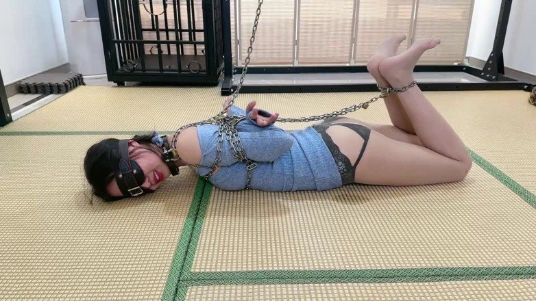 OrangeXXOO: Hamba dalam Iron Cages
