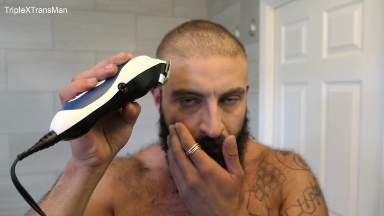 TripleXTransMan: Je me branle les cheveux