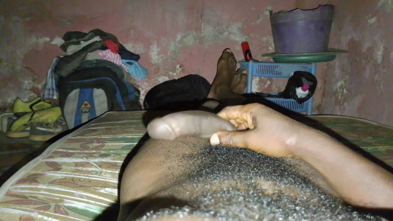 Masturbator emmy: あなたのチンコはベッドで幸せを必要としています