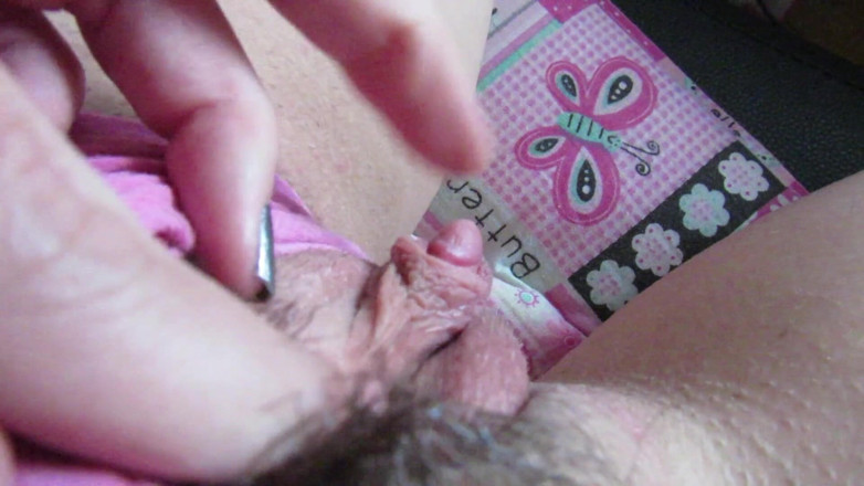Cuteblonde666: Jerking my hard horny big clit