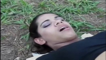 Transcumzcom: Lady-boy bušil venku