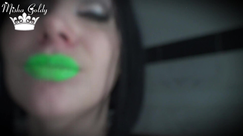 Goddess Misha Goldy: Gebiologeerde fosfor glanzende groene lippen