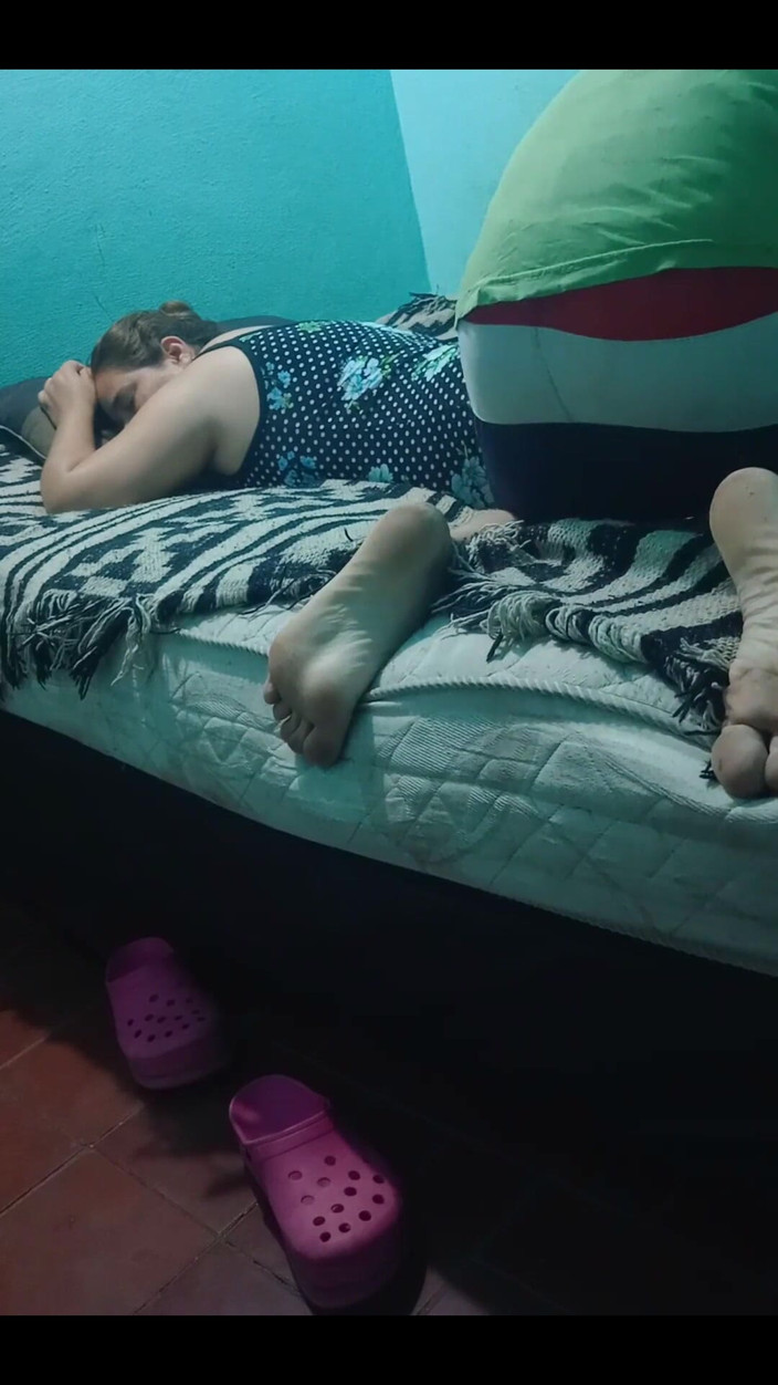 Fitcure1: Cewek ini lagi asik pijat sampai bugil!