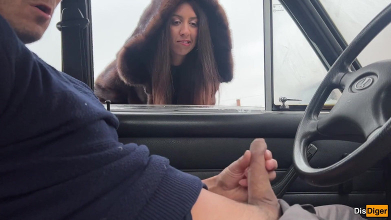 Dis Diger: Extraño me dio una paja por la ventana del auto...