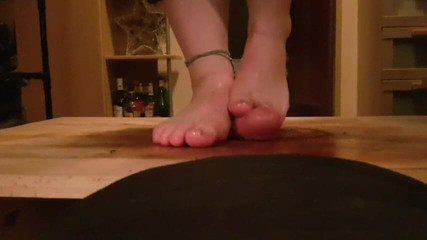 ironball1983: Sudut pandangan pertama - memijak barefoot - selepas dirawat dengan kasut tumit...