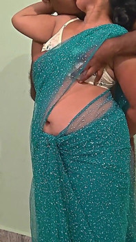 Sexy Bhabhi in Transparent Saree Showing Hot Navel