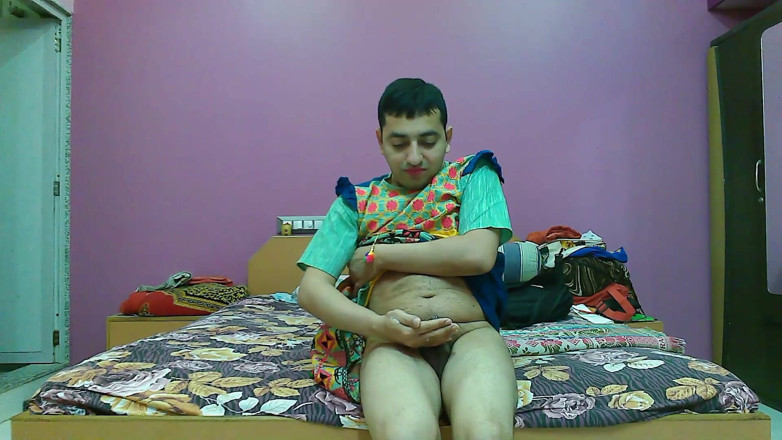 Cute & Nude Crossdresser: Sexy sissy travestito femboy Sweet Si masturba un lecca-lecca e...