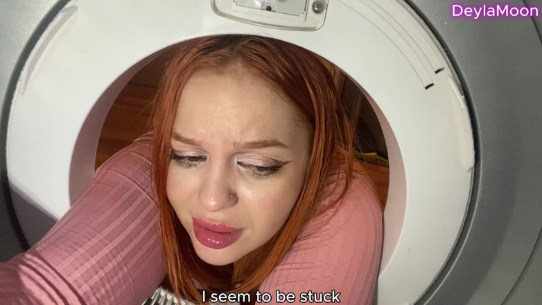 Deylamoons: แม่เลี้ยงติดอยู่ในเครื่องซักผ้า คุณเอาควยเธอออกมาไหม: S1e12
