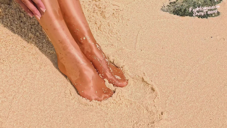 Shiny teens: 918 złoty elastan rajstopy i strój kąpielowy link na plaży