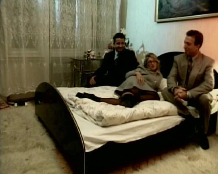 Filles Francaises: Elegancka blondie z Francji została podwójnie penetrowana