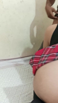 Náctiletá holka poprvé stříká sex jako Randi s Clintem