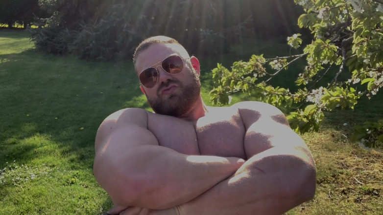 Jack stacked: Smoking My Cigar Outdoors in the Summer Heat