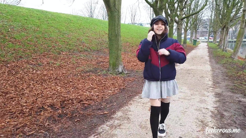 Lecherous: Clementine - se joacă în parc