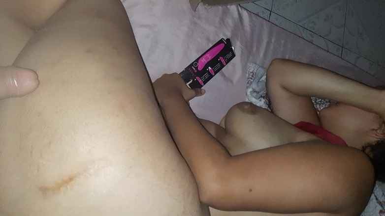 Renatinharj: Cewek ini minta aku entot memeknya, tapi dia malu banget...
