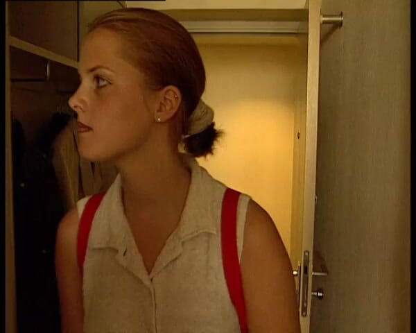 YOUR FIRST PORN: Softclip schuechterne nicole ist neugierig - softclip shy nicole meraklı